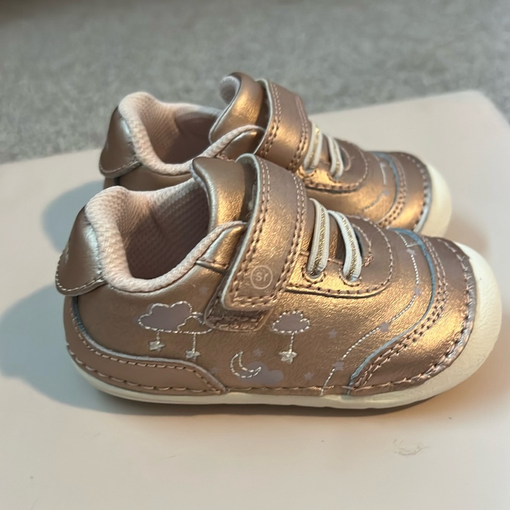 Brand New /Size 4.5W / Rose Gold Stride Rite Smooth Motion baby girl sneakers